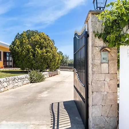 Kalos Near The Sandy Beach, Parking & Wifi *