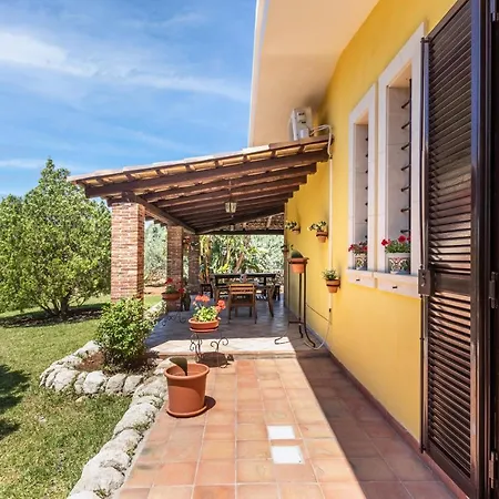 Kalos Near The Sandy Beach, Parking & Wifi
